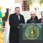 ĐGM Micae Hoàng Đức Oanh tiếp nhận 7 học bổng Thạc sĩ Lãnh đạo Phục vụ Cộng đoàn từ Đại học Công lập Chicago