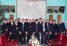 Đại diện Giáo phận Vinh chào thăm Đức Tân Giám mục Giáo phận tại Hưng Hóa