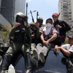 Bạo động tại Venezuela. Quân đội chia hai phe bắn nhau. Tuyên bố của Ủy ban Công lý và Hòa bình