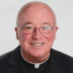 Một linh mục bị cáo gian ở Mỹ được phục hồi chức vụ