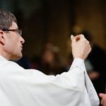 Ủy ban Phụng Tự giải thích về rước Mình Thánh Chúa trong hoàn cảnh hiện nay