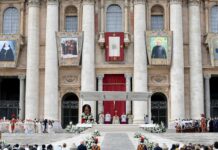 Đức Thánh Cha thiết lập ngày lễ các thánh, chân phước, những người thánh thiện của các giáo phận