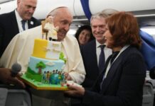 Đức Phanxicô mừng sinh nhật 88 tuổi