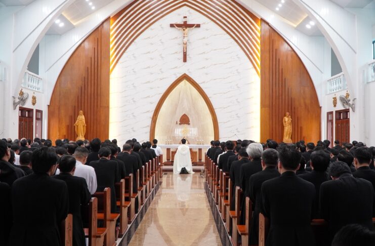 Linh mục đoàn Giáo phận Vinh tham dự kỳ tĩnh tâm quý I năm 2026